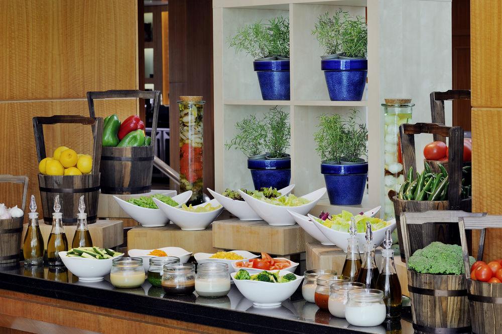 Courtyard By Marriott Kuwait City Exterior foto