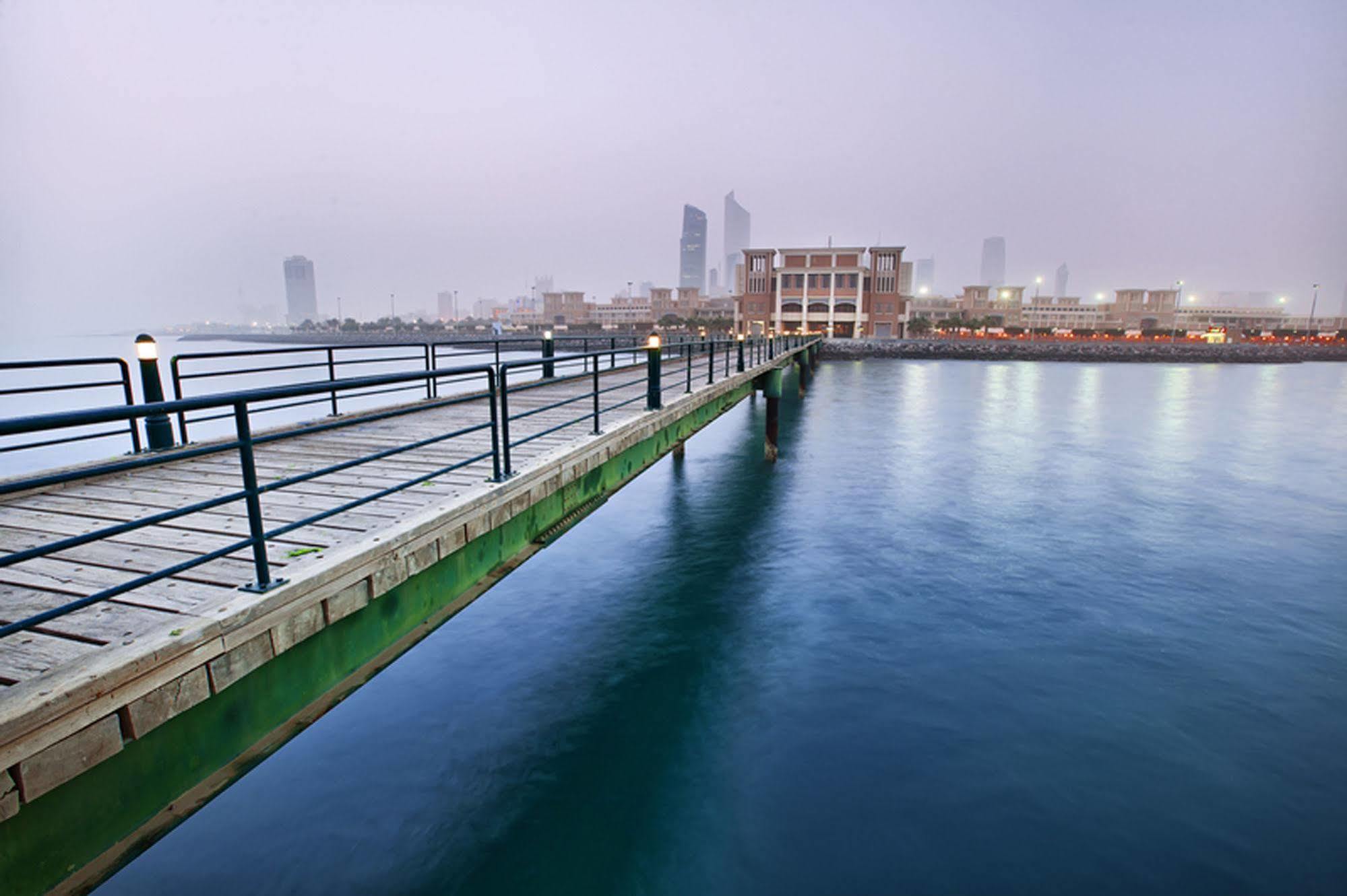 Courtyard By Marriott Kuwait City Exterior foto